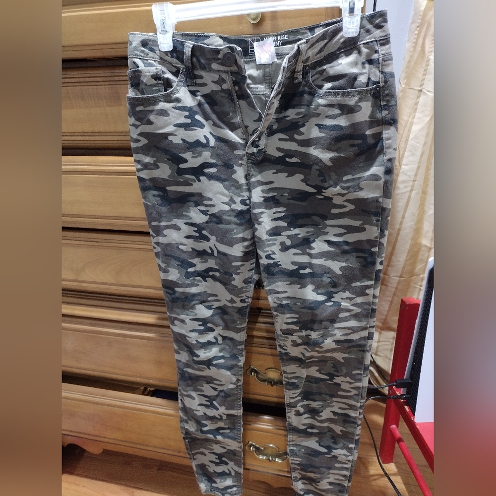 No Boundaries skinny jeans